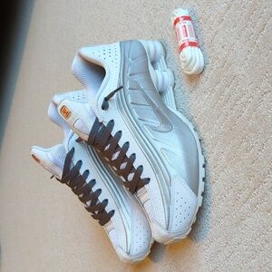 Nike Shox R4